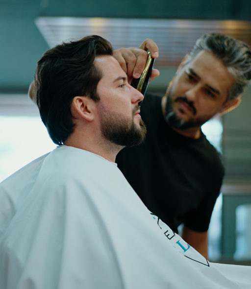Detalhe de corte na Barbearia de Excelência